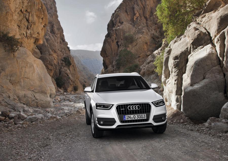  Audi Q3 2.0 TFSI Quattro (8U) 2011 года  (WW) (фото 20 из 38)